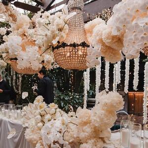 A bridal table of magnificent proportions 🤍🙌 A summary of the grandeur of the night, Anne-Marie & Colin's bridal table was a spectacle in it's own right. Styled around two vintage chandeliers, we used a plethora of hydrangeas, orchids and premium roses to create this show-stopping display.
Bride: @reereee111 
Florals: @thegroundsfloralsbysilva 
Photography: @inlightenphotography
Styling: @theresemoussa
Venue: @thegrounds // @thegroundsevents

#TheGroundsFloralsBySilva